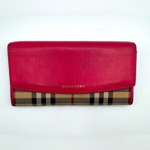 Burberry Wallet with Unbranded Chain | Overall Good Condition